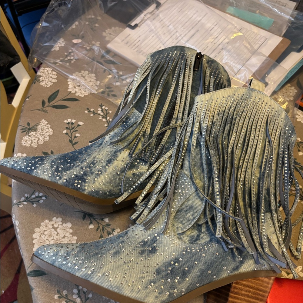 Beautiful Blue Jean Fringe with Sparkles Boots. New condition. Size 11 Wide. - Picture 5 of 11